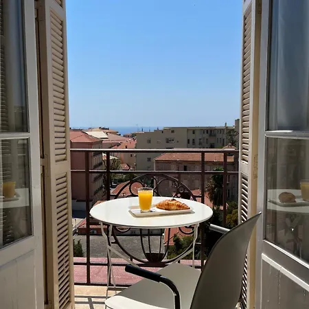 Avec Vue Panoramique - Du Louvre Lägenhet *
